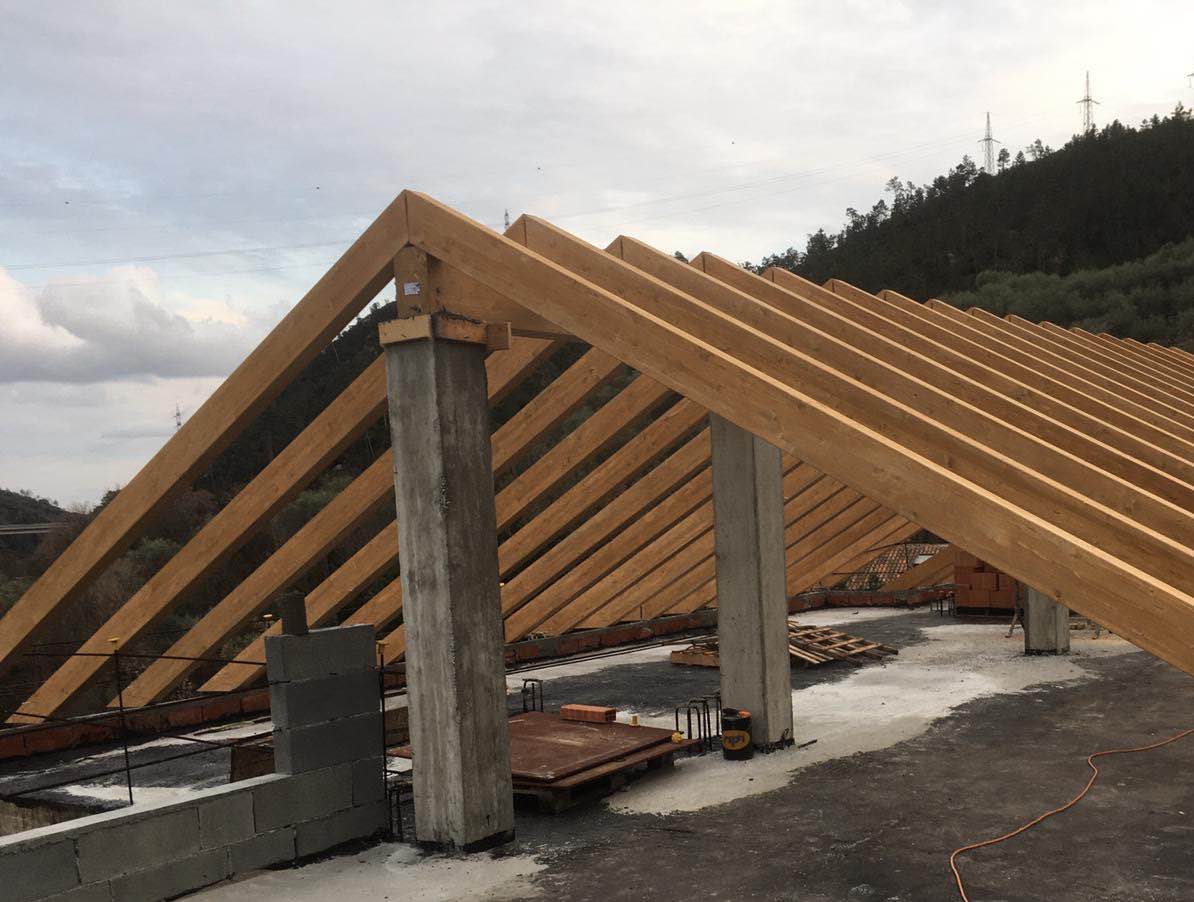 Travature per tetti in legno massiccio